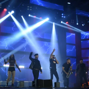 Animación musical en una celebración tradicional.